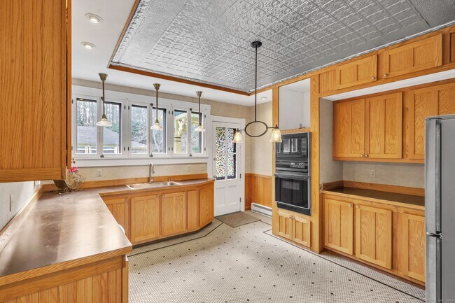 Building Photo - 46 Highland Terrace