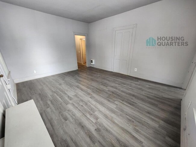 Building Photo - 519 4th St
