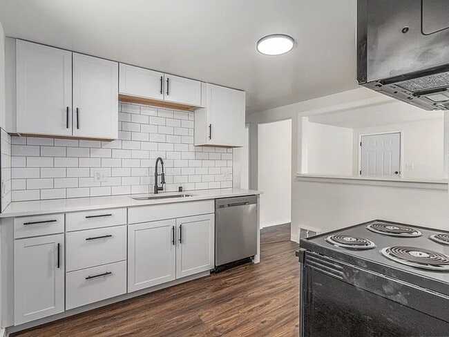 Building Photo - Charming, Updated 3 Bed Spokane Home with/...