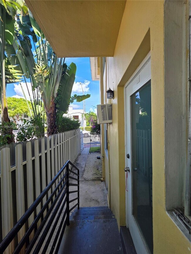 Building Photo - 8024 Harding Ave