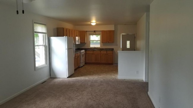 Building Photo - 348 Sutherland Ave