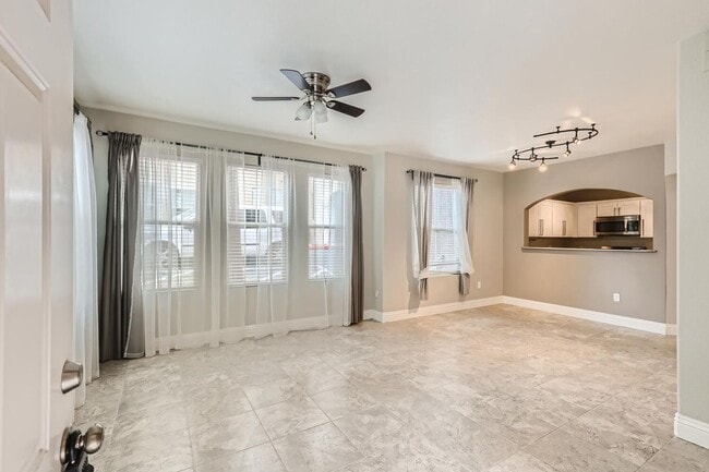 Building Photo - HIGHLY DESIRABLE UPGRADED ONE BEDROOM COND...