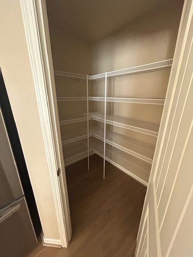 Building Photo - Beautiful & Spacious home!