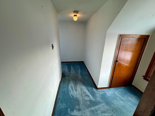 Building Photo - 3 Bedroom 2 Bath in Natrona Heights, PA!