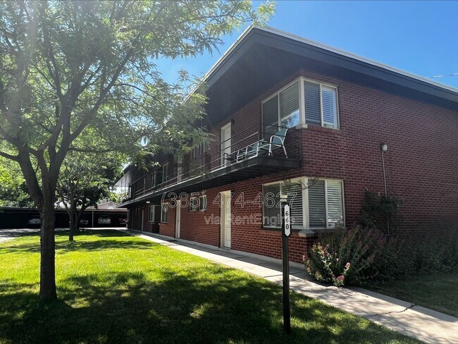 Building Photo - 660 S 800 E