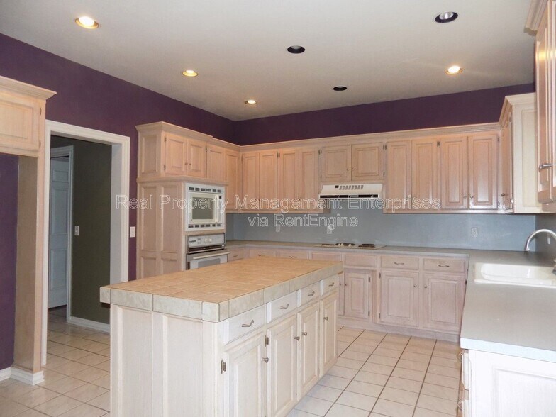 Building Photo - 10018 Birkenhead Ct