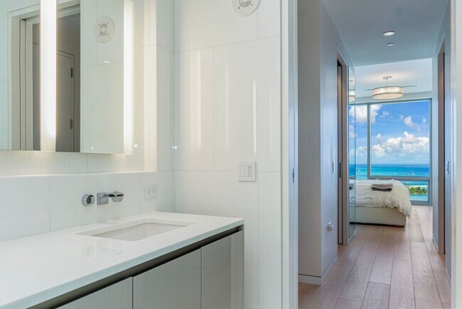 Building Photo - 28th floor Waiea residence: Fully-furnishe...