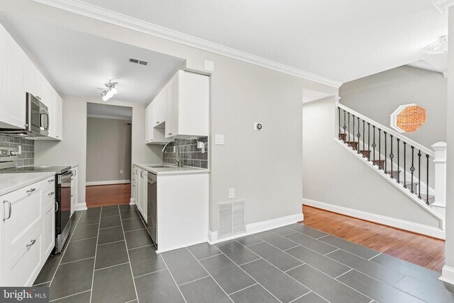 Building Photo - 6410 Blarney Stone Ct