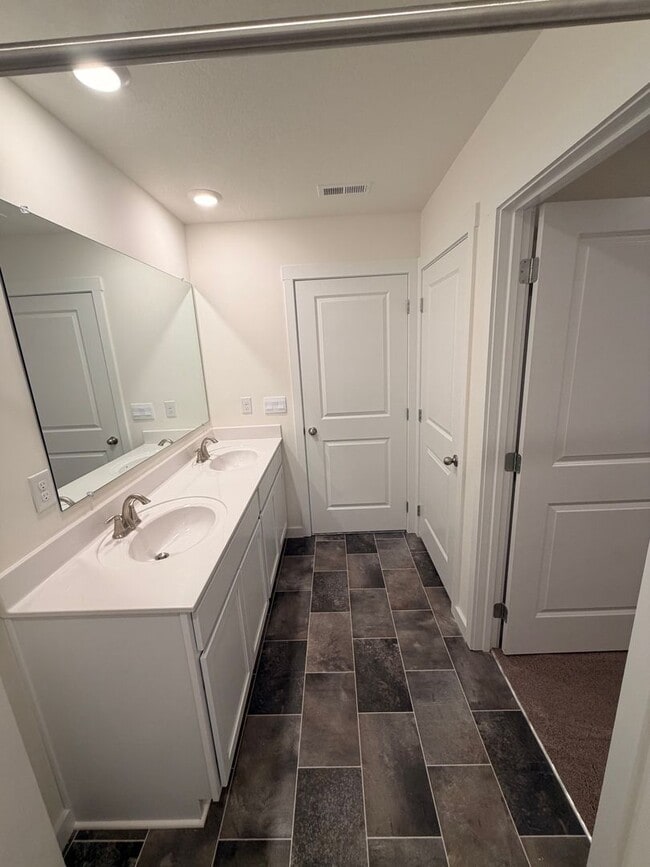 Building Photo - BRAND NEW 2026 CONSTRUCTION: Modern 3BD/2.5BA Home in Knoxville!