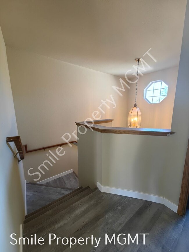 Building Photo - Recently updated New LVP Flooring, New Interior Painting, New Refrigerator.