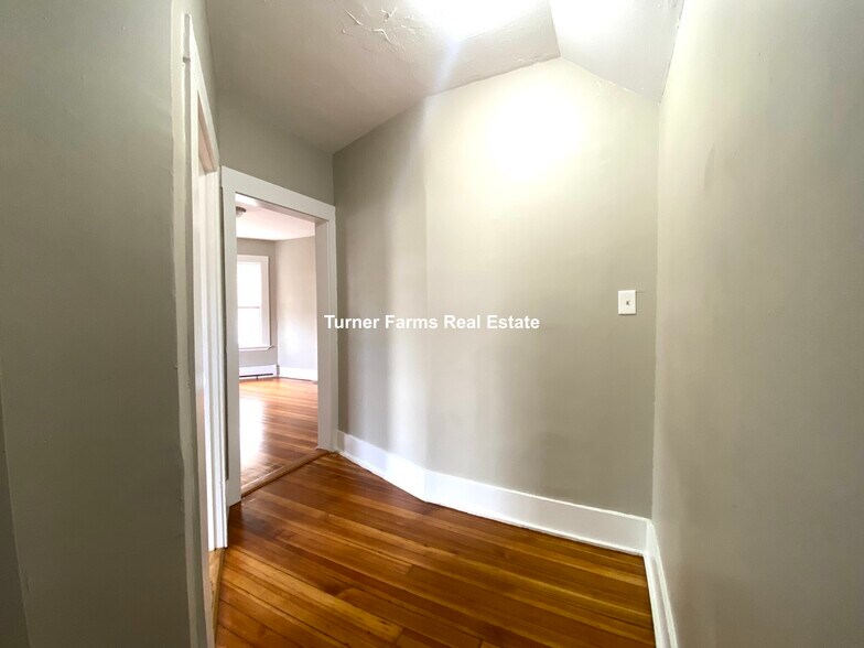 Building Photo - 6 Bowdoin St