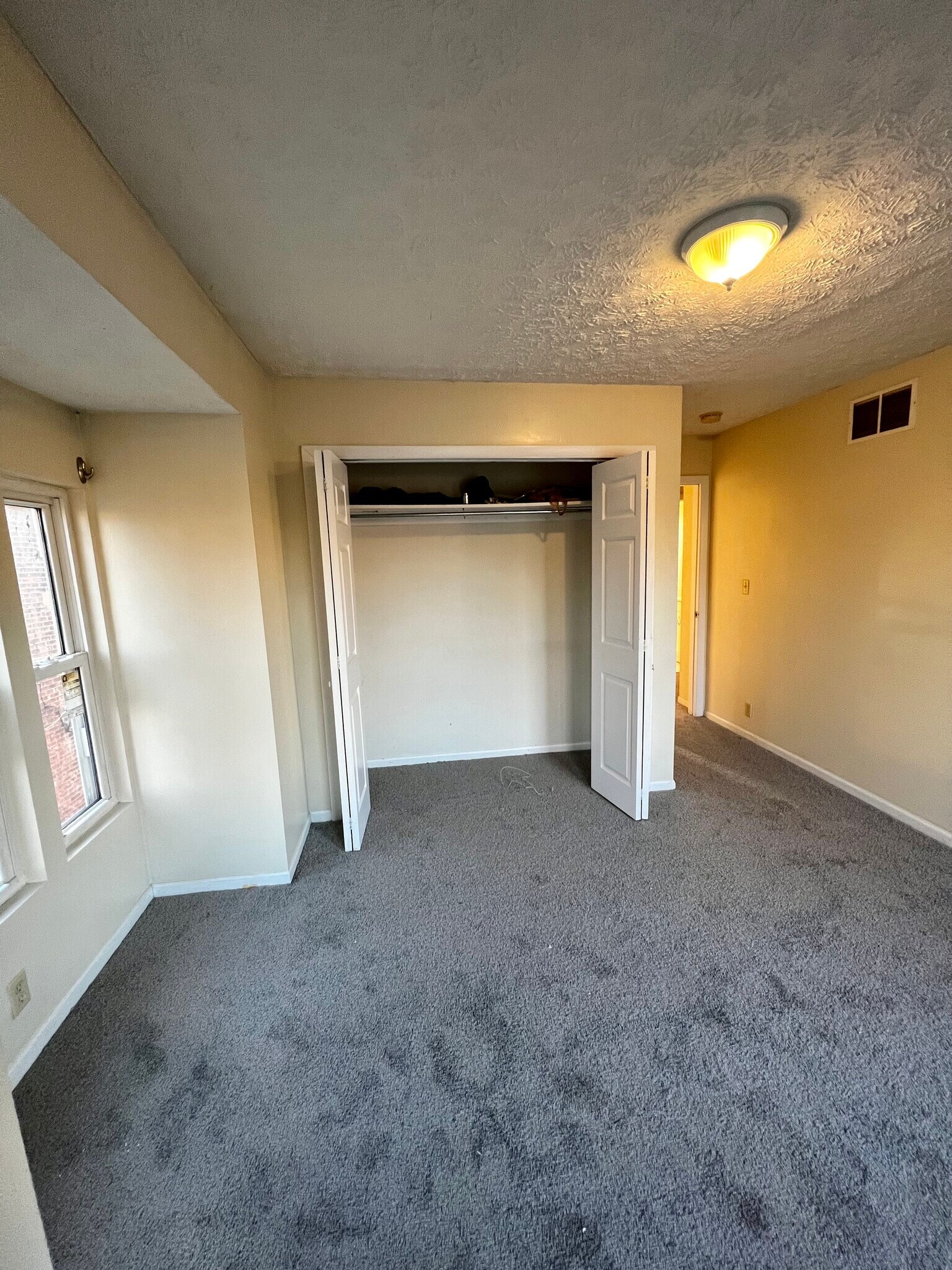 Building Photo - 1639 Summit St