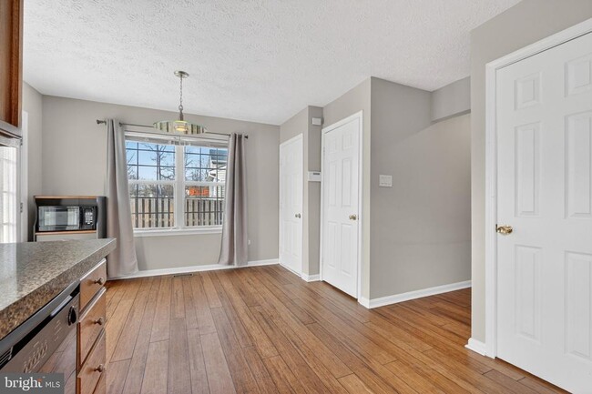 Building Photo - 8813 Francesca Dr