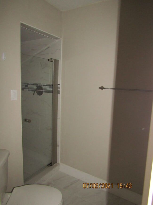 Building Photo - MACARTHUR AREA!! PETS NEGOTIABLE WITH OWNE...