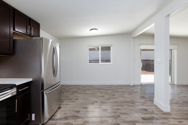 Building Photo - Stylish 4-Bedroom Single-Story Home with M...