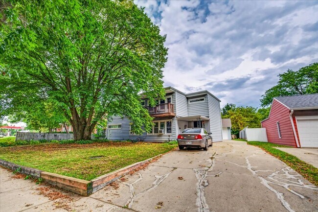 Building Photo - 4310 Mohawk Dr