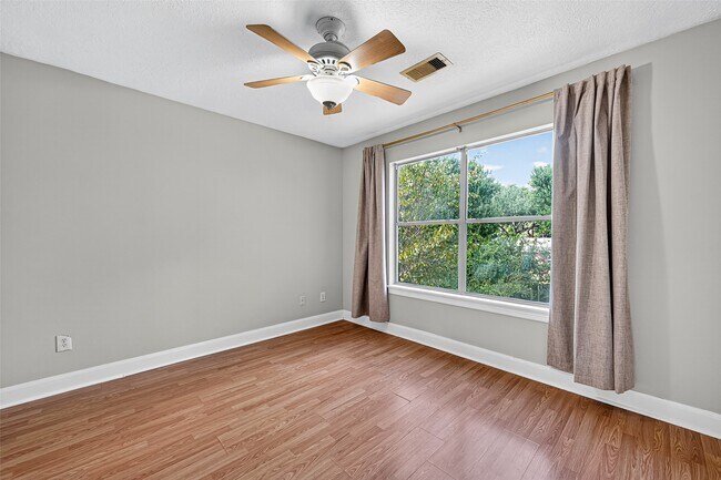 Building Photo - 406 Texas St