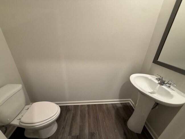 Building Photo - 3 Bedroom, 2.5 Bathroom- Townhouse in Armuchee!!