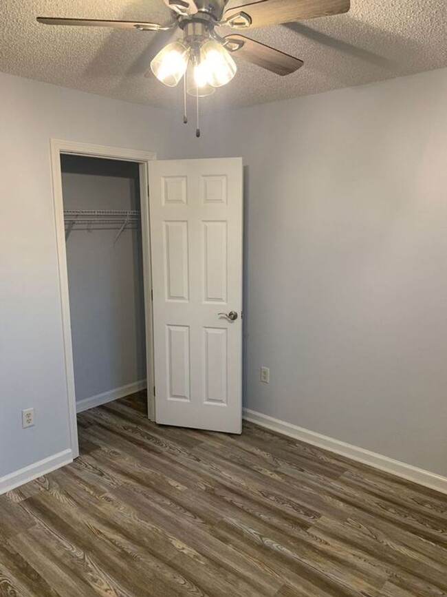 Building Photo - Townhome in LIVE OAK! MOVE IN READY NOW!!