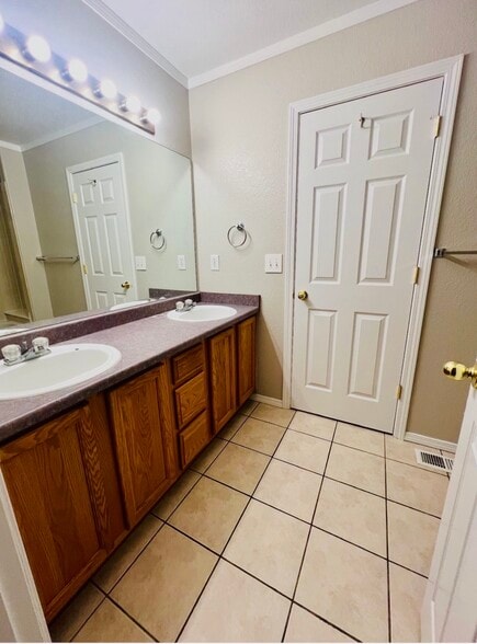 Upstairs Jack-and-Jill style bathroom vanity, actual photo - 2563 Malpaso Pt