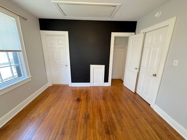 Building Photo - Charming Two-Bedroom Single Family Home with Detached Garage