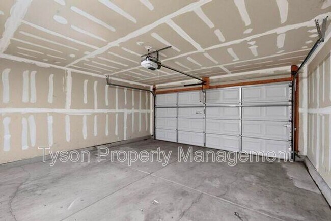 Building Photo - 8001 Vinemont Pl NW