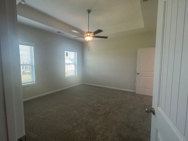 Building Photo - Brand New in Trolley Run