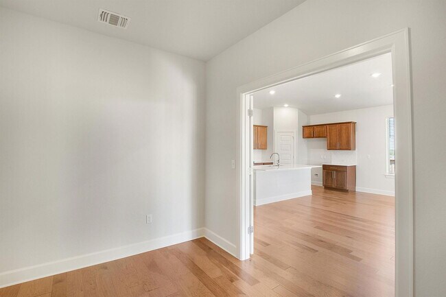 Building Photo - 8417 Yokohama Terrace