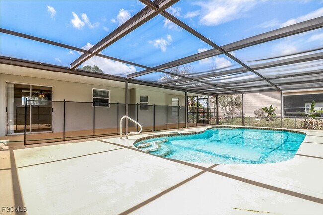 Building Photo - 18529 Phlox Dr