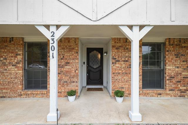 Building Photo - 2301 Travis Dr