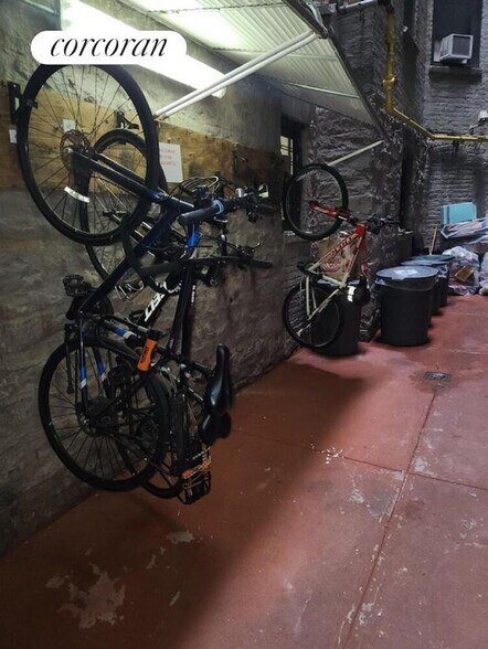 Building Photo - 283 E 4th St