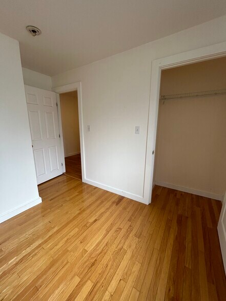 Building Photo - 22 Broadlawn Park