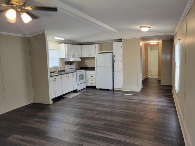 Building Photo - 511 Browns Creek Rd