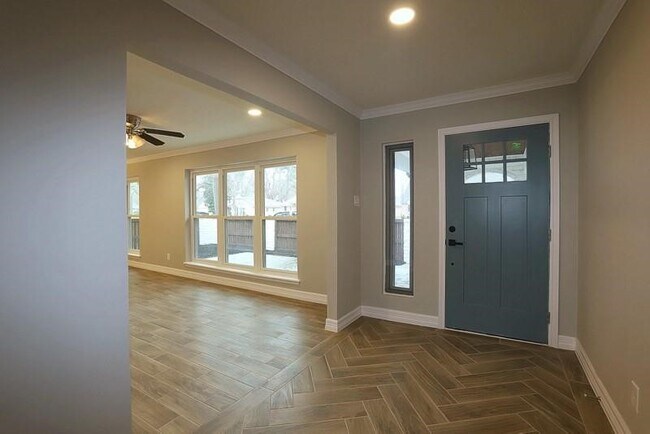 Building Photo - 511 Rosewood Dr
