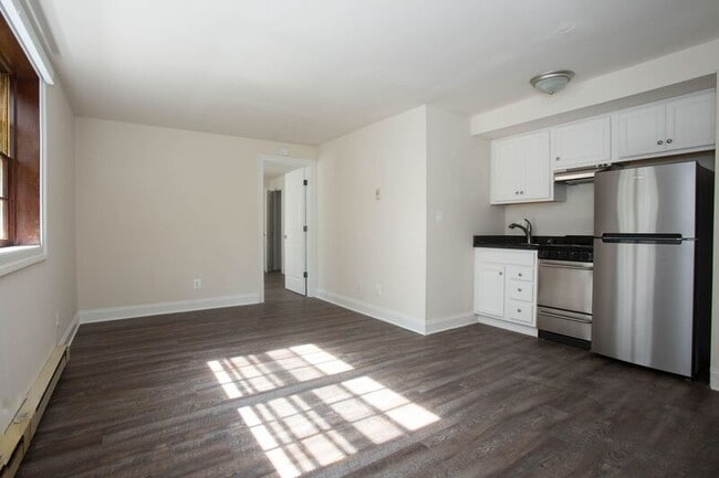 Building Photo - 256 Stribling Ave