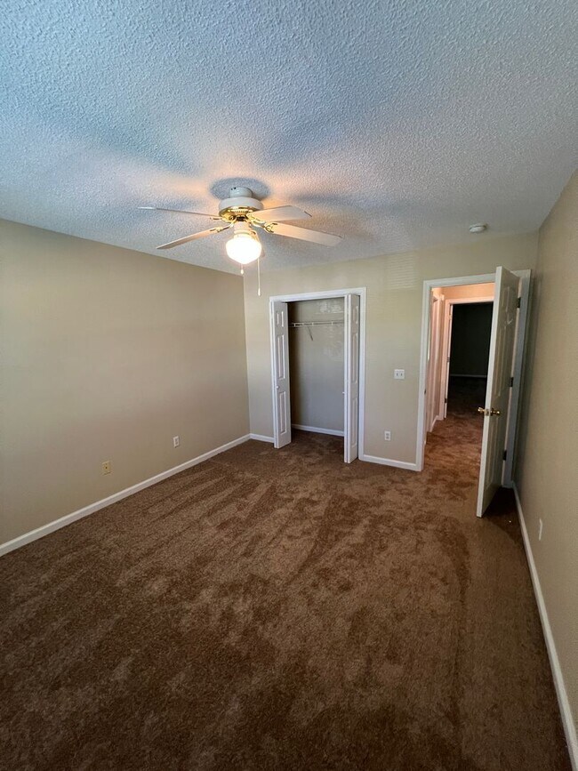 Building Photo - 176 Woodmere Dr