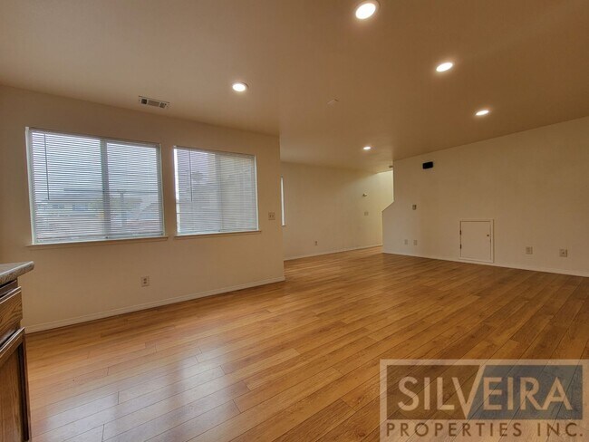 Building Photo - Unique 2 Bedroom Unit Available Now!
