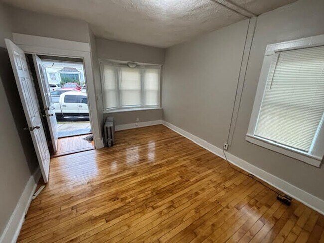 Building Photo - 212 Bosworth St