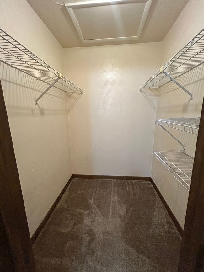Building Photo - 2/2/ Walking Distance To Capital Regional ...