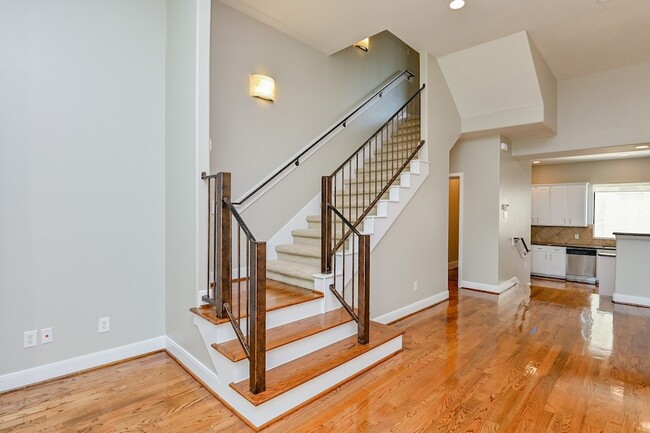 Building Photo - 5108 Lillian St