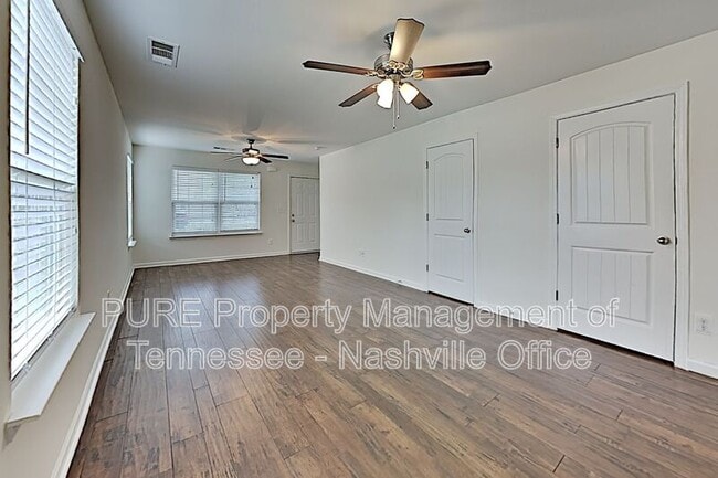 Building Photo - 100 Cobblestone Pl Dr