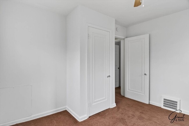 Building Photo - $1250 3 bedroom bungalow