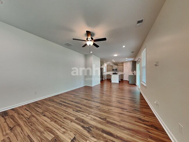 Building Photo - 128 Martello Rd