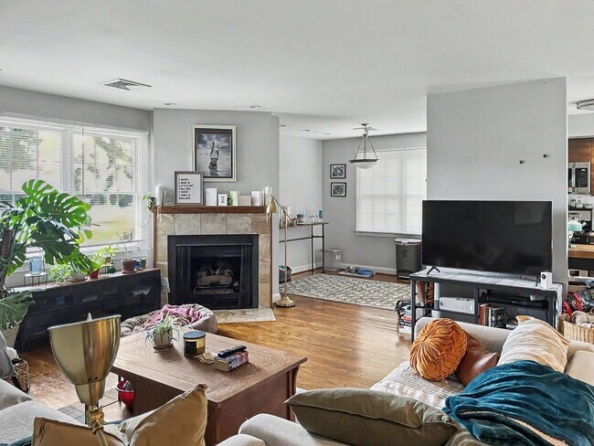 Interior Photo - 300 North Wayne Avenue