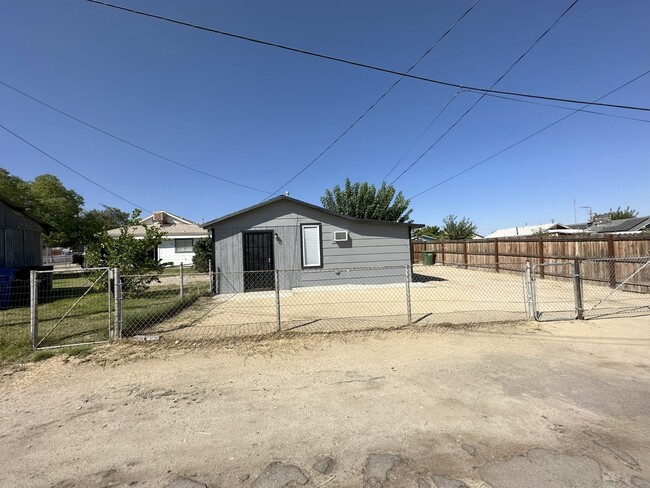 Building Photo - 410-412 S 7th St