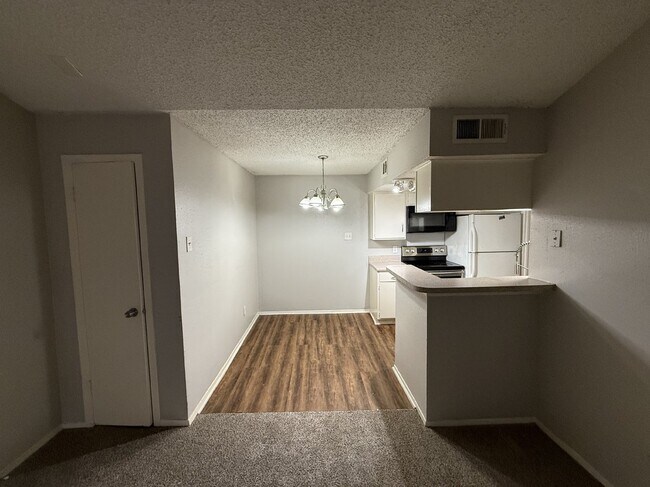 Building Photo - 7152 Fair Oaks Ave