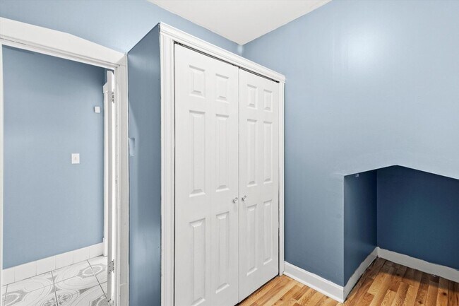 Building Photo - 2246 N Leamington Ave