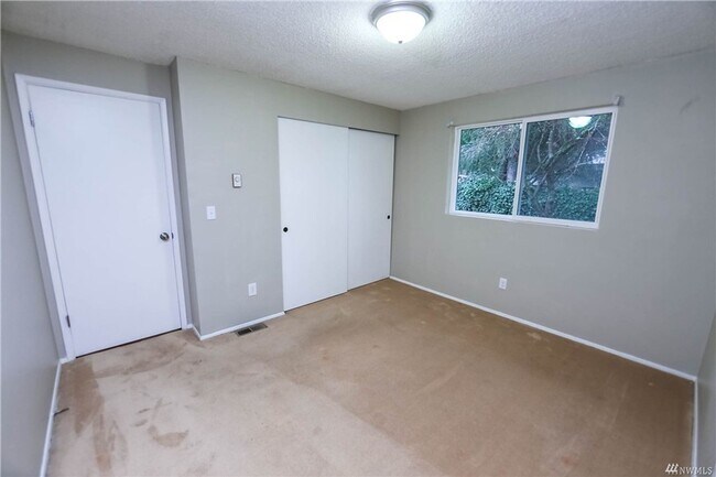 Building Photo - Very Nice Rambler In Quiet Cul de sac with Garage