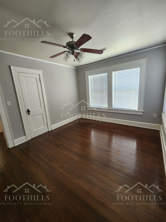 Building Photo - 709 E Calhoun St