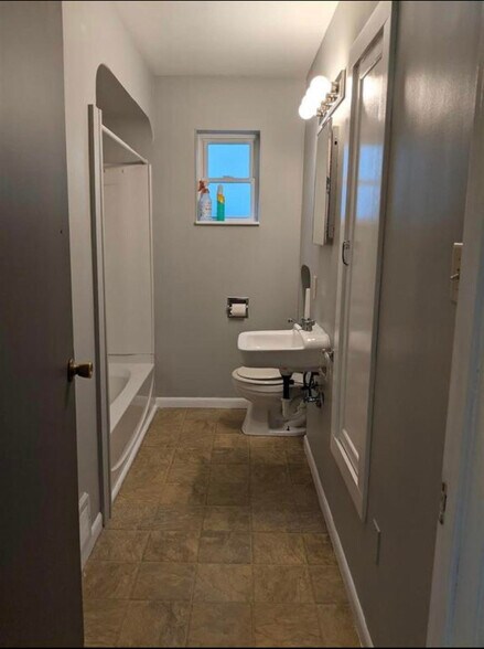 Bathroom - 519 Fitzhugh St